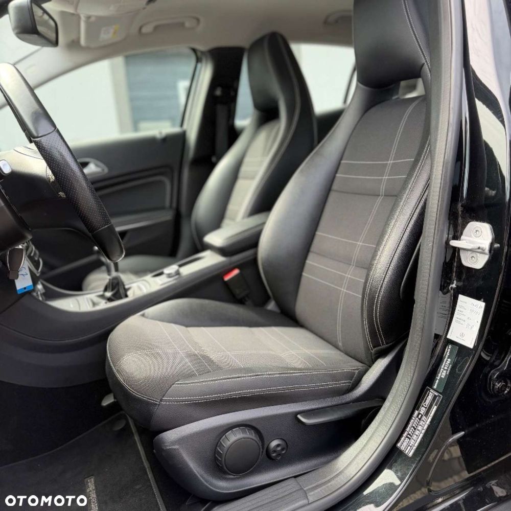 Mercedes-Benz GLA - 16