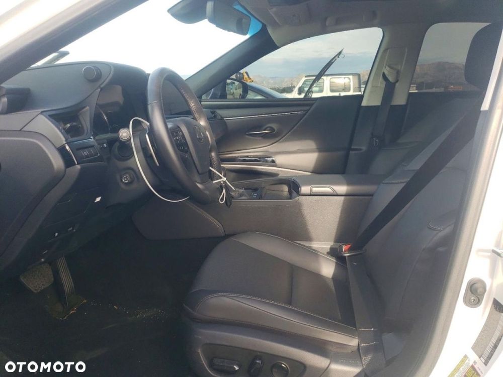 Lexus ES - 8