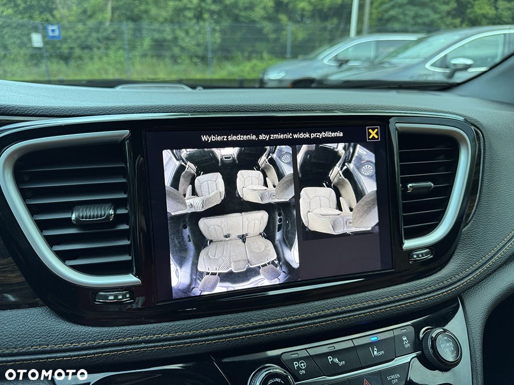 Chrysler Pacifica - 23