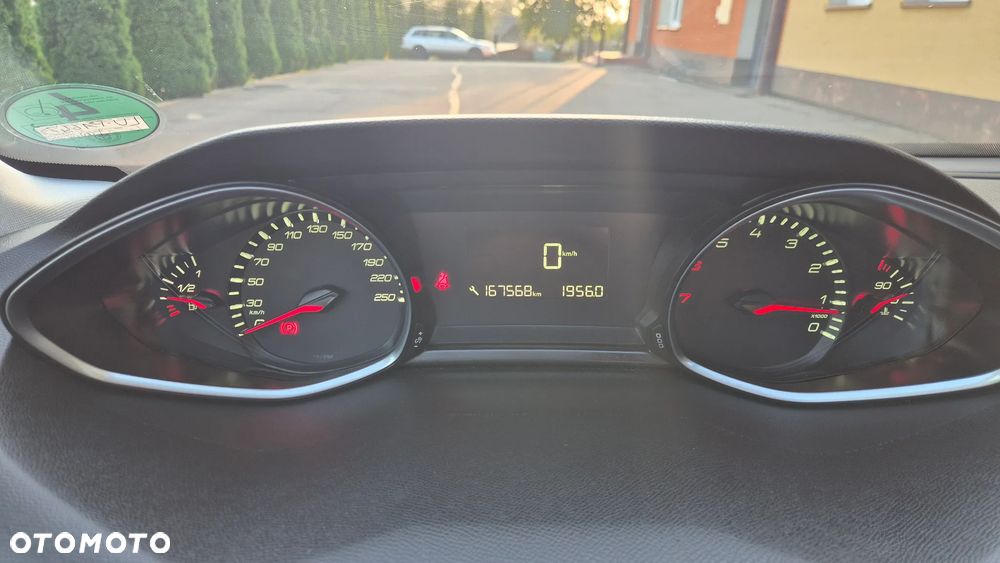 Peugeot 308 SW 1.2 PureTech Allure S&S - 15