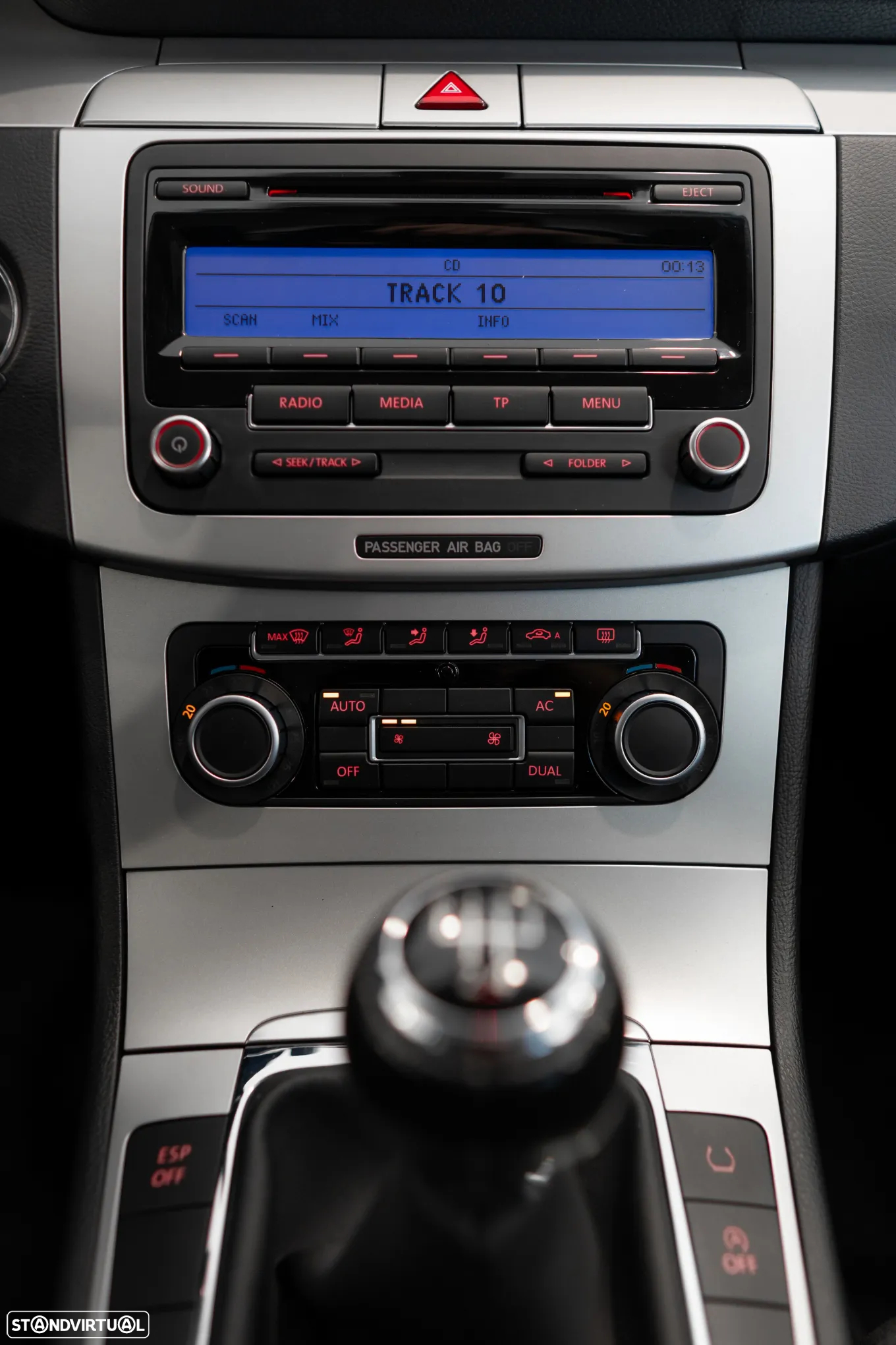 VW Passat 1.6 TDI BlueMotion - 36