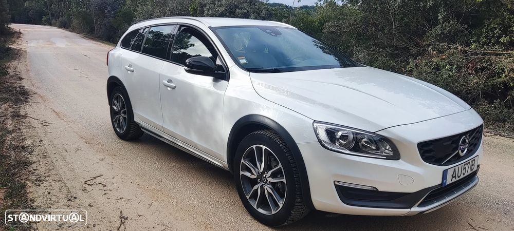 Volvo V60 Cross Country D4 Momentum - 1