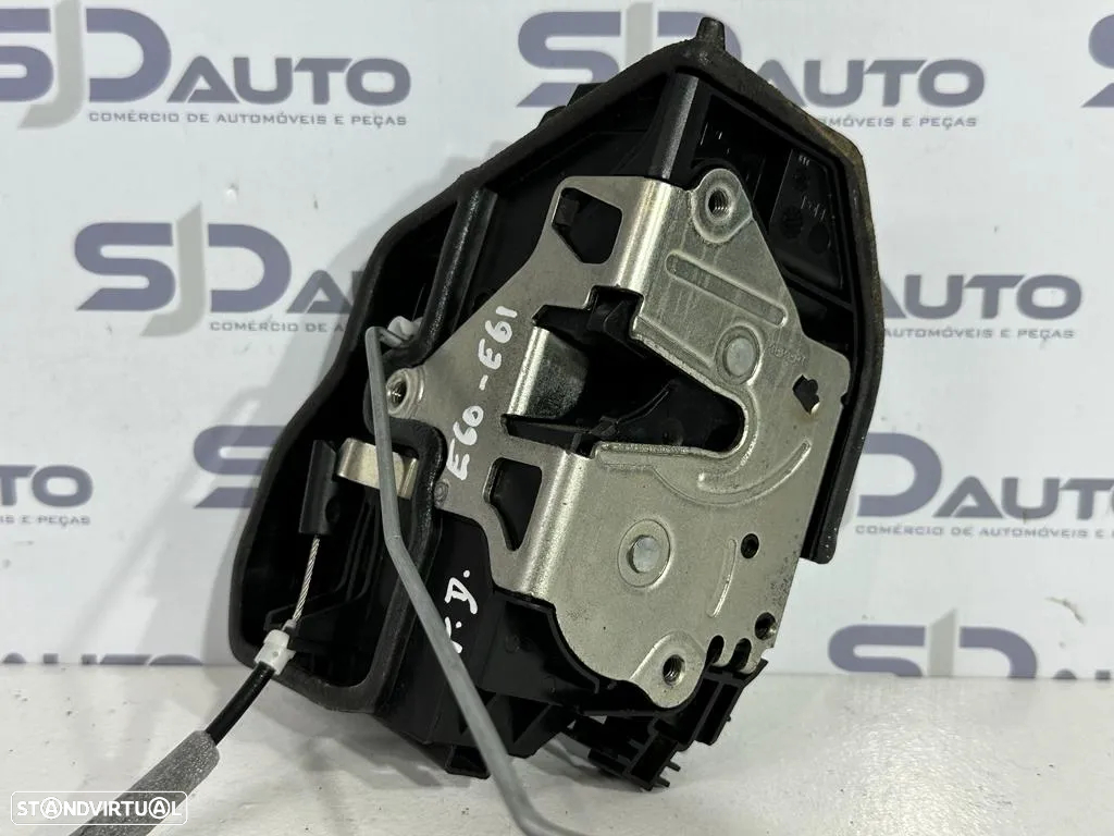 Fecho Frente Direito / Esquerdo - BMW Série 5 (E60 / E61) - 4
