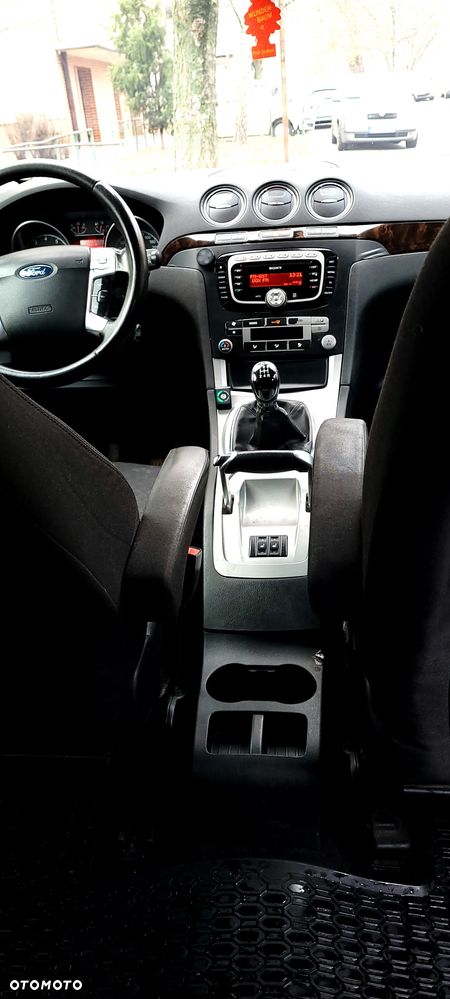 Ford Galaxy 2.0 Ghia - 11