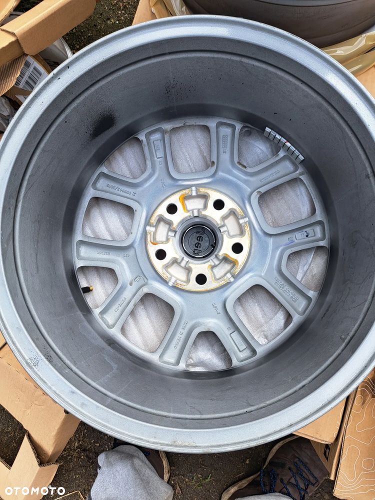 Felgi Aluminiowe Jeep Gladiator Wrangler JL 18x7.5J 44.45MM 5x127 6KC89TRMAA Felgi Aluminiowe Jeep Wrangler JL Gladiator 7.5Jx18 ET 44.45 5x127 6KC89TRMAA - 6