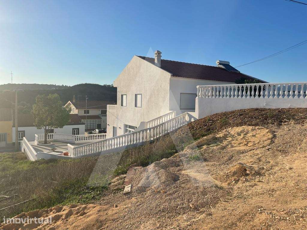 Fantástica moradia V3+2, remodelada, com piscina, em lote com 2.250... - Grande imagem: 2/46