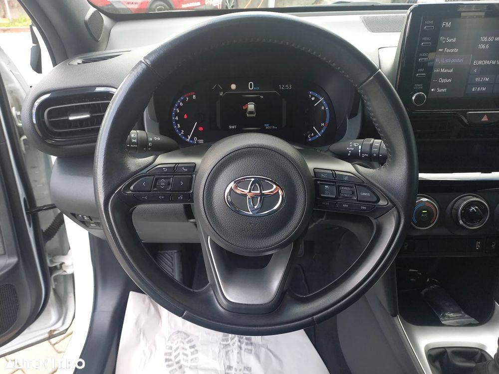 Toyota Yaris 1.5 MT Dynamic - 16