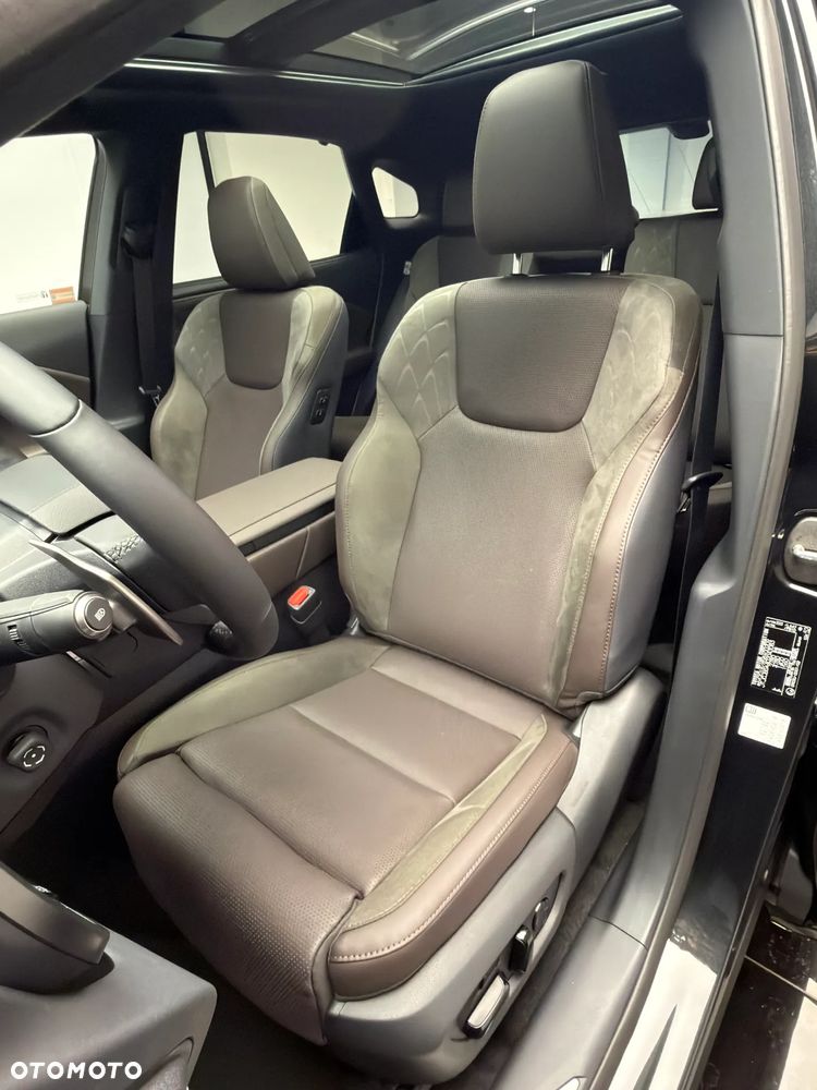 Lexus RX 450h+ Omotenashi - 16