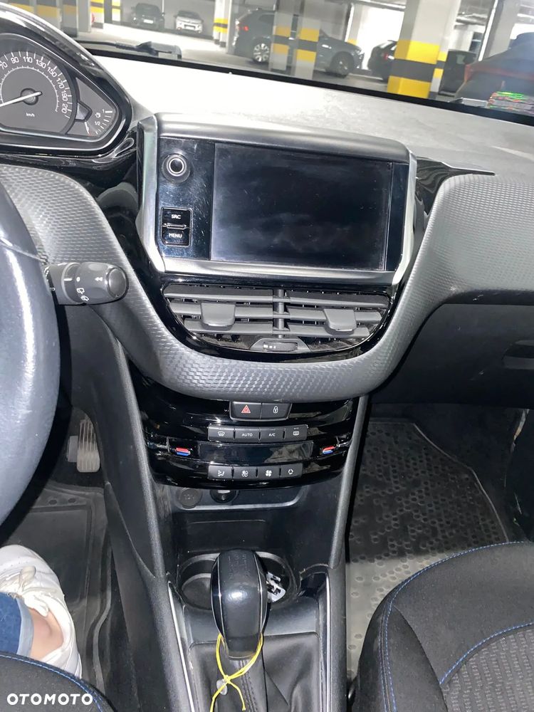 Peugeot 208 1.2 PureTech Style - 16