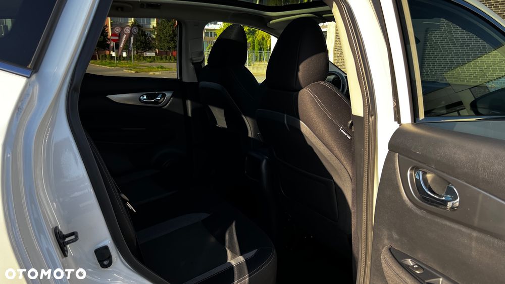 Nissan Qashqai 1.6 DIG-T N-Connecta - 30