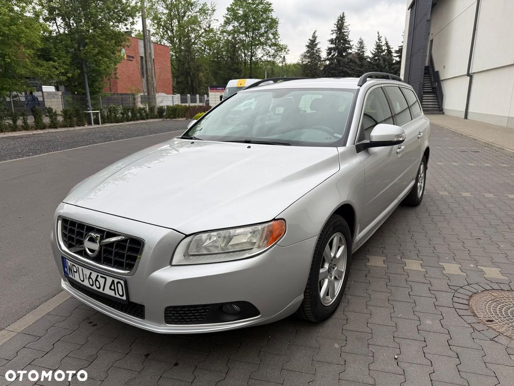 Volvo V70 2.0T Momentum - 1