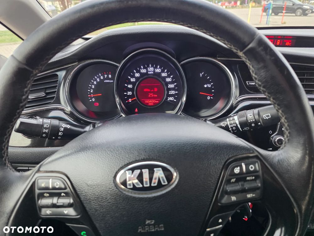 Kia Ceed - 33