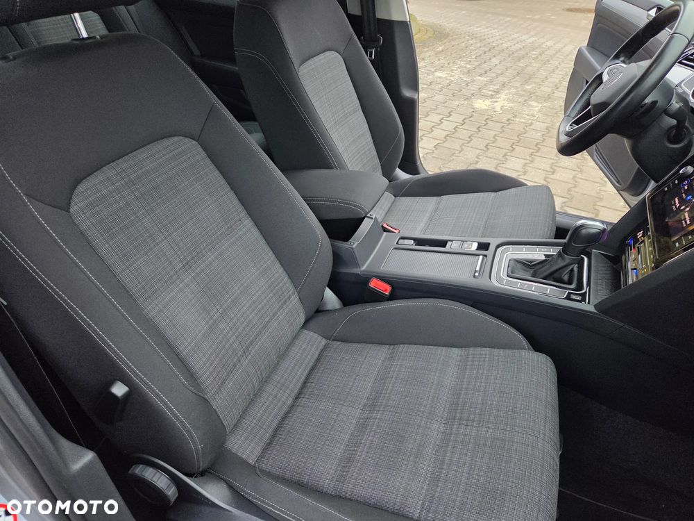 Volkswagen Passat 2.0 TDI SCR DSG Business - 23
