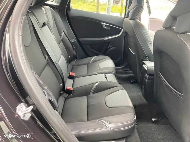 Volvo V40 T2 Momentum - 36