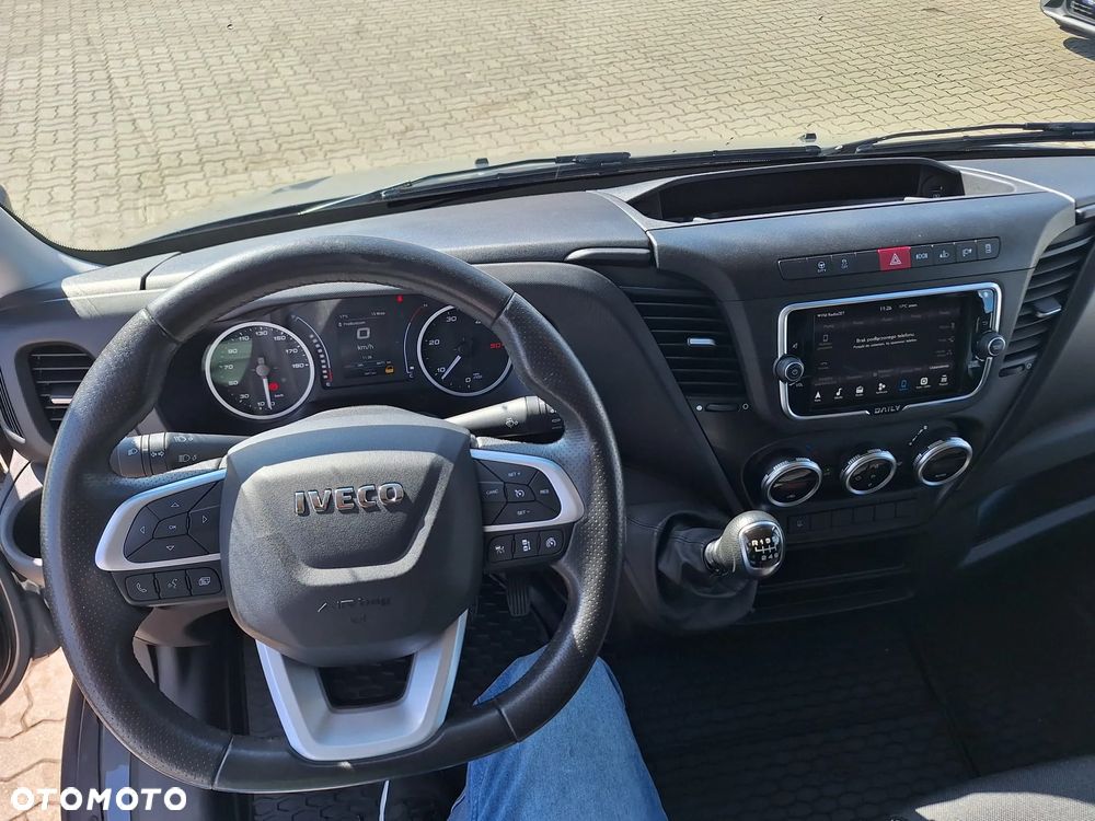 Iveco Daily 35S18 kontener 8EP / winda 750kg / krajowy / 3.0 180KM / LED - 10