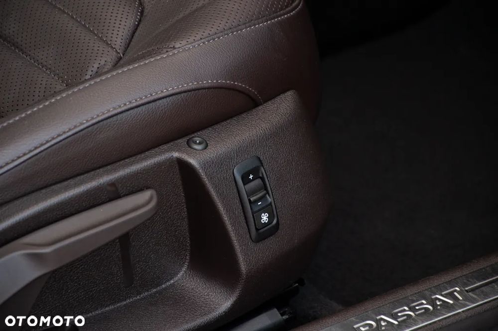 Volkswagen Passat 2.0 TDI DPF Highline DSG - 26