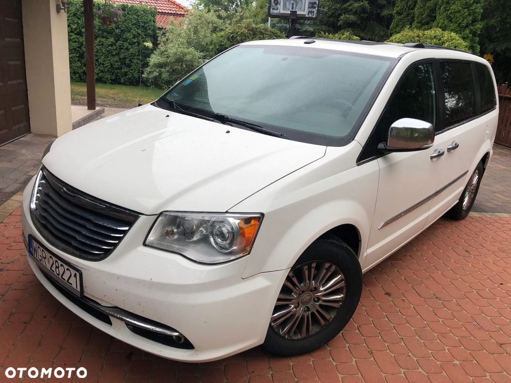 Chrysler Town & Country - 1