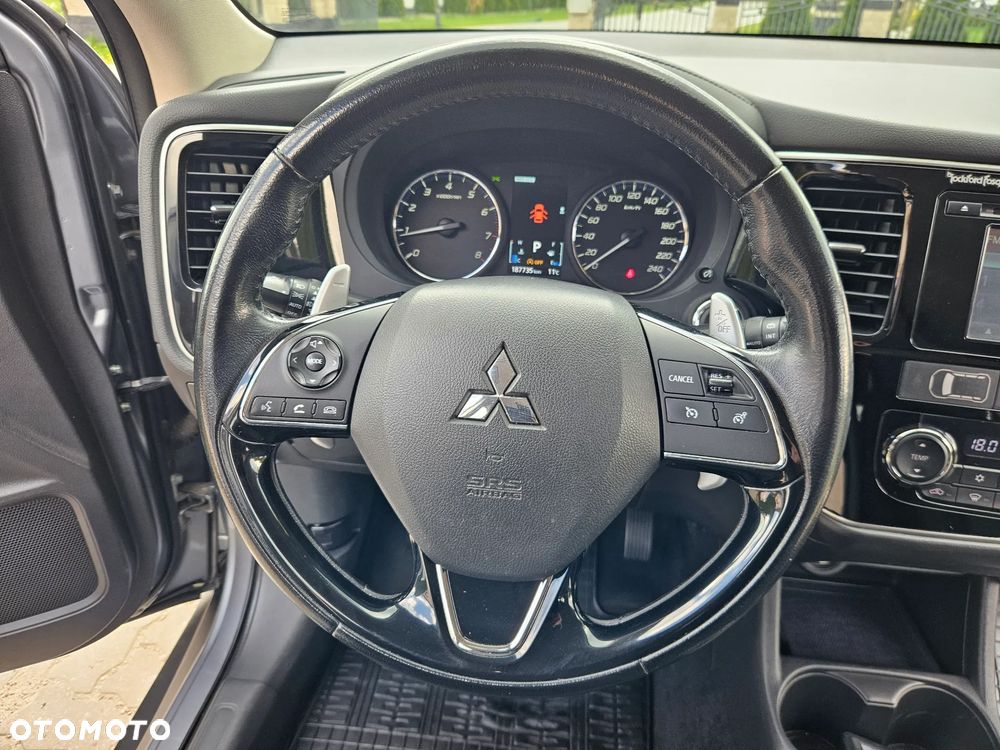 Mitsubishi Outlander 2.0 Intense Comfort 4WD CVT - 29