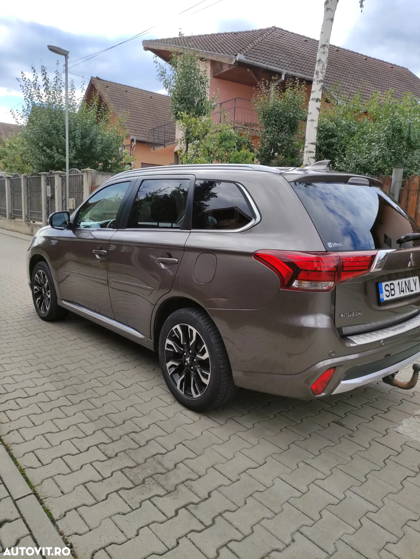 Mitsubishi Outlander 2.0 4WD Plug-In Hybrid - 4