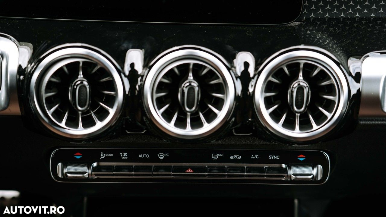 Mercedes-Benz GLB - 14