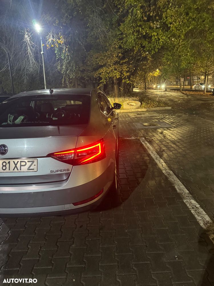 Skoda Superb 2.0 TDI DSG Ambition - 8