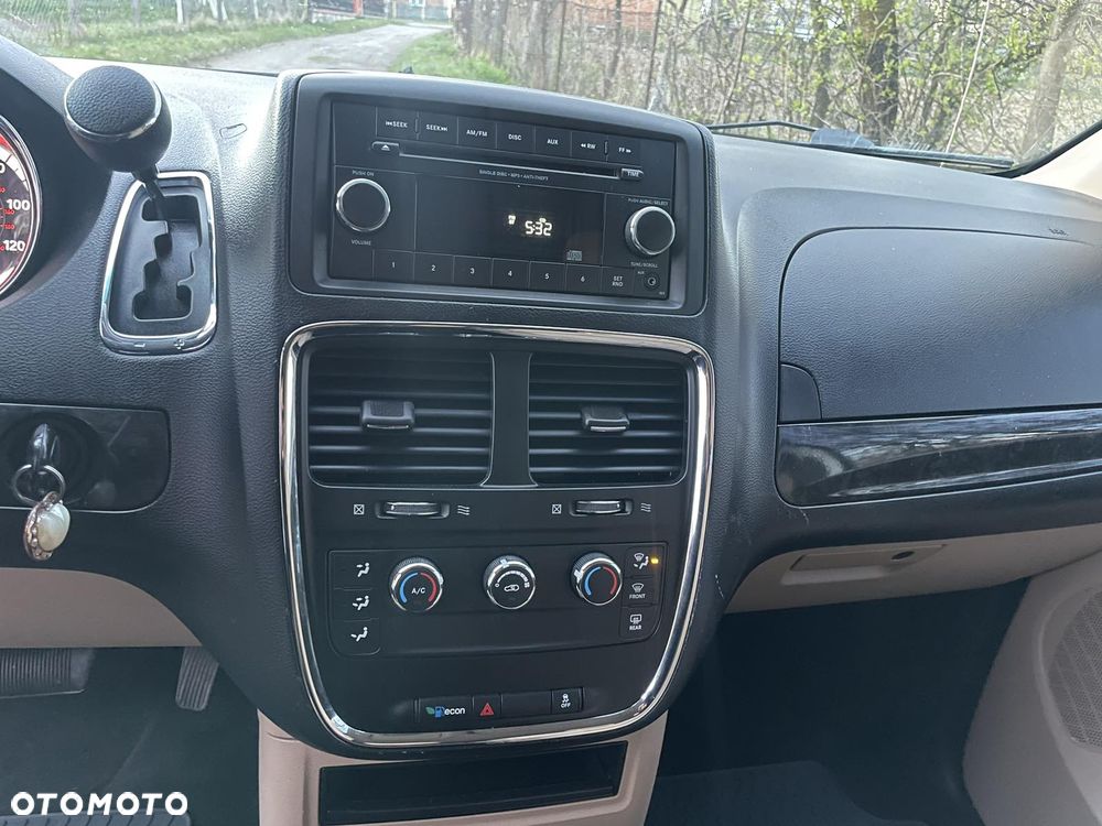 Dodge Grand Caravan - 21