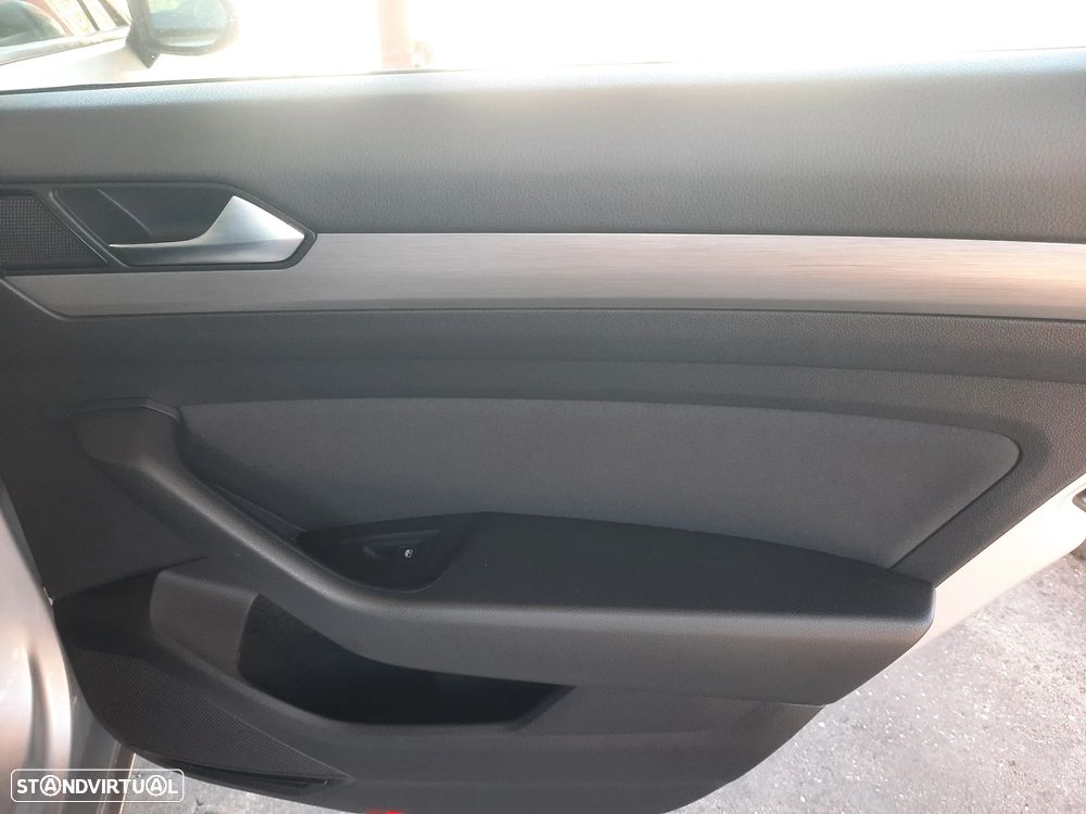 VW Passat 1.6 TDI BlueMotion - 40