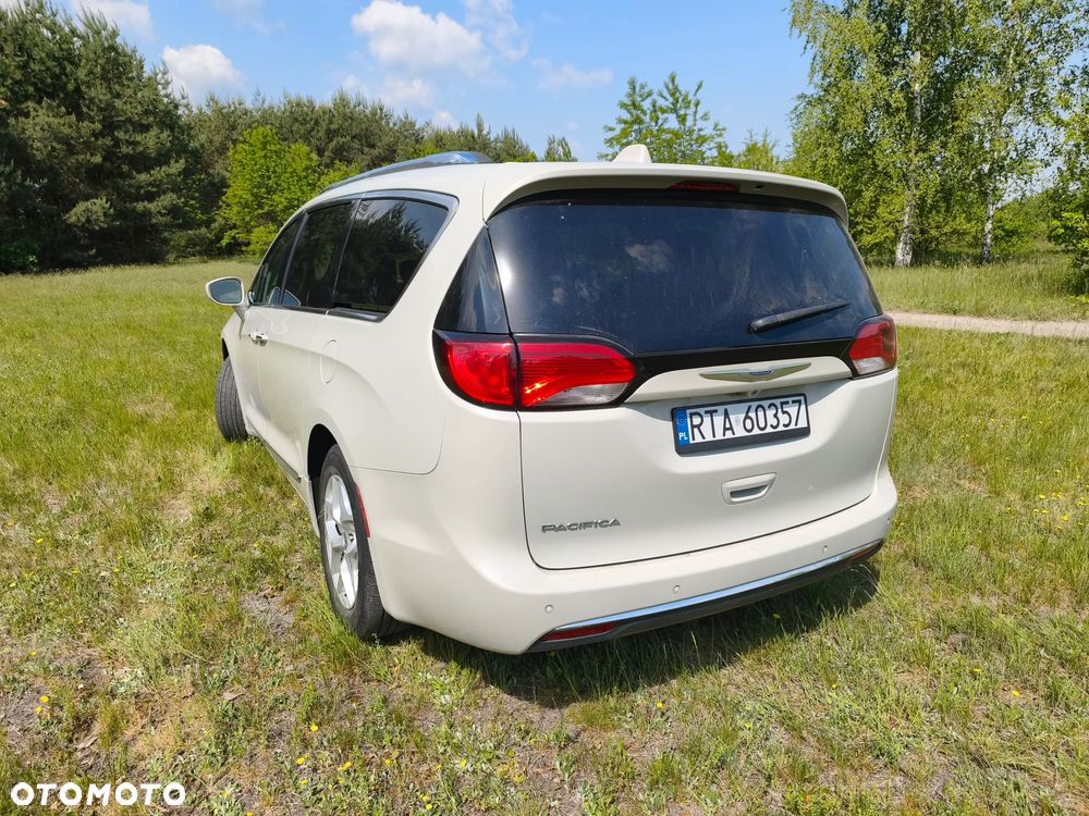 Chrysler Pacifica - 10