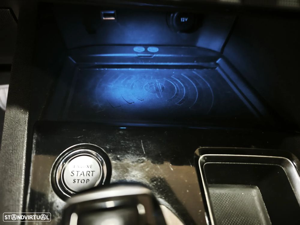 Peugeot 3008 225 e-EAT8 Allure Pack - 29