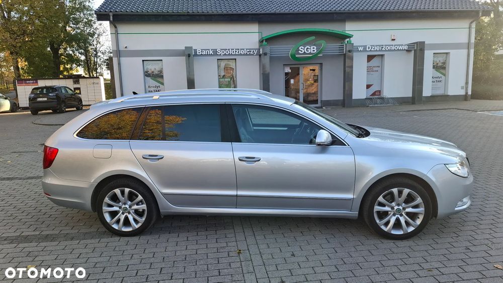 Skoda Superb 2.0 TDI DSG Exclusive - 2