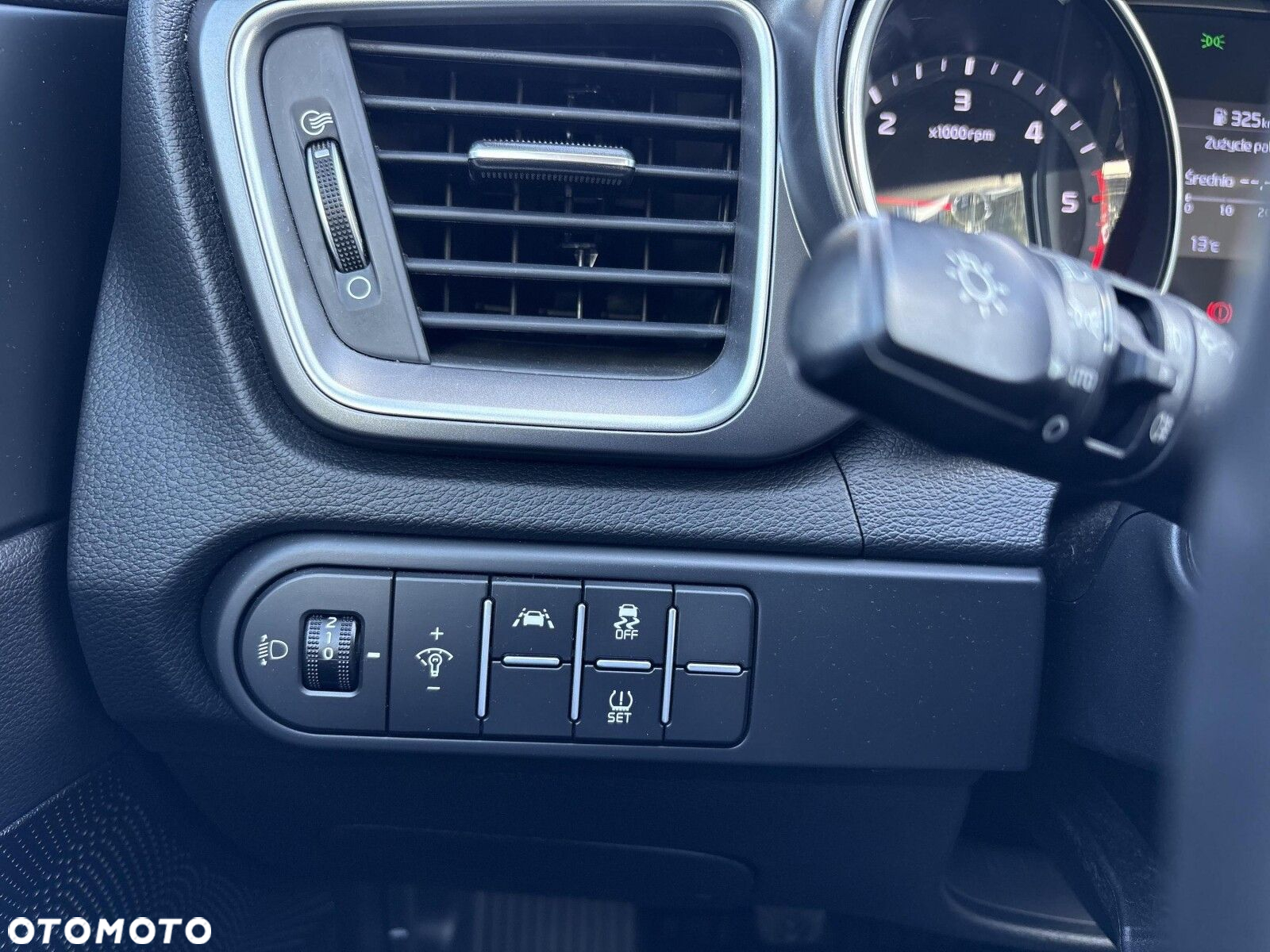 Kia Ceed - 11