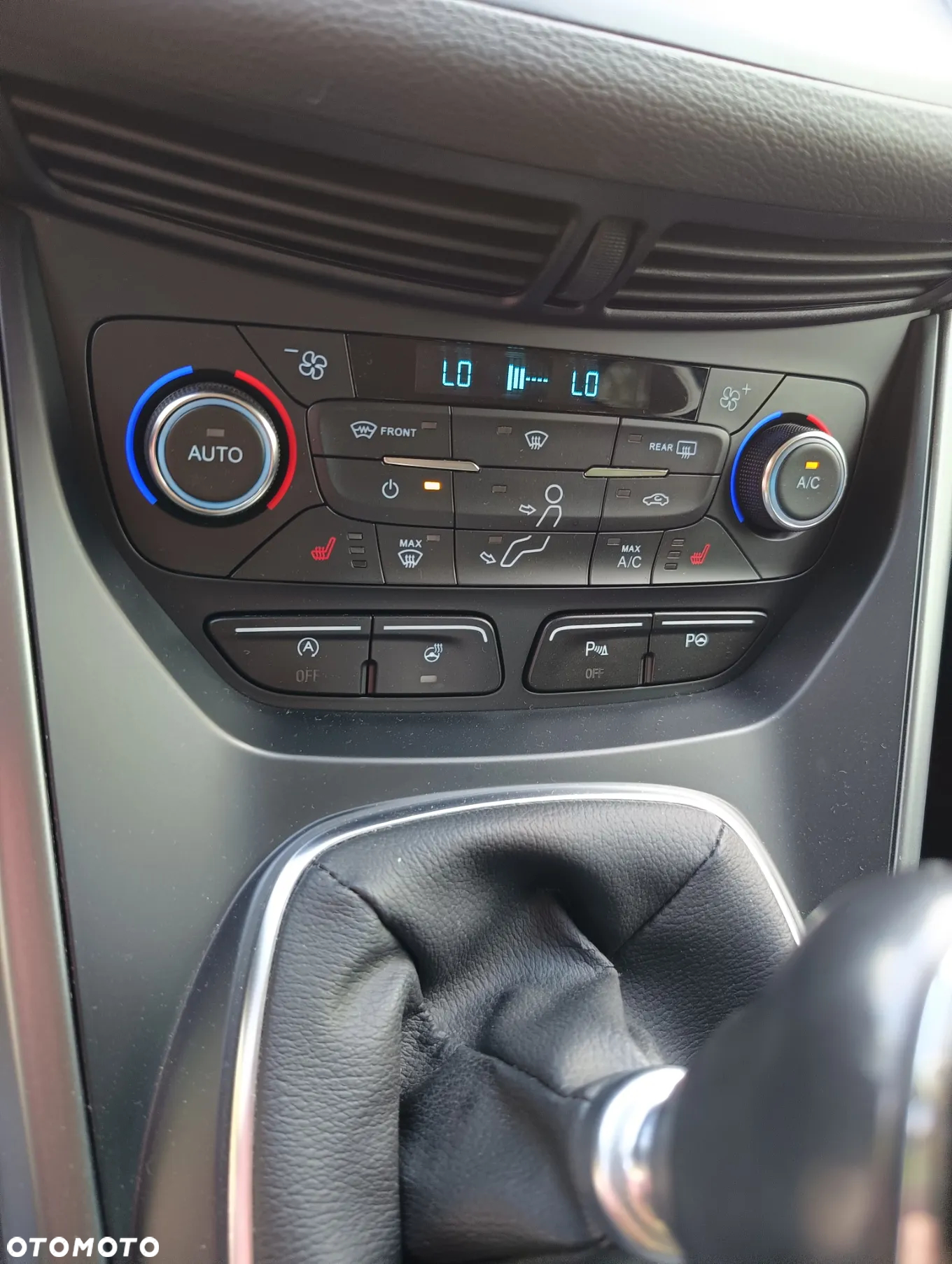 Ford Kuga 2.0 TDCi 2x4 Titanium - 35