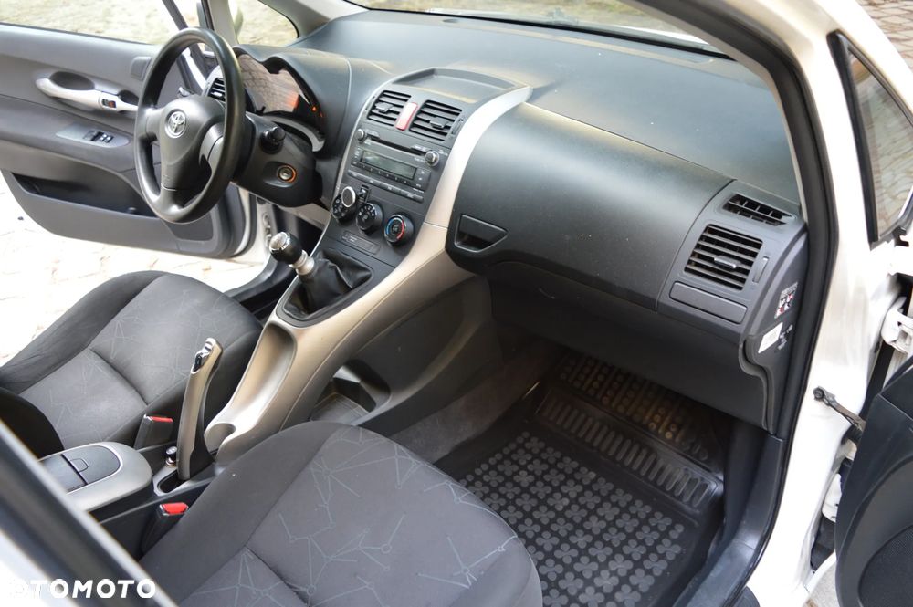 Toyota Auris 1.4 D-4D Luna - 12