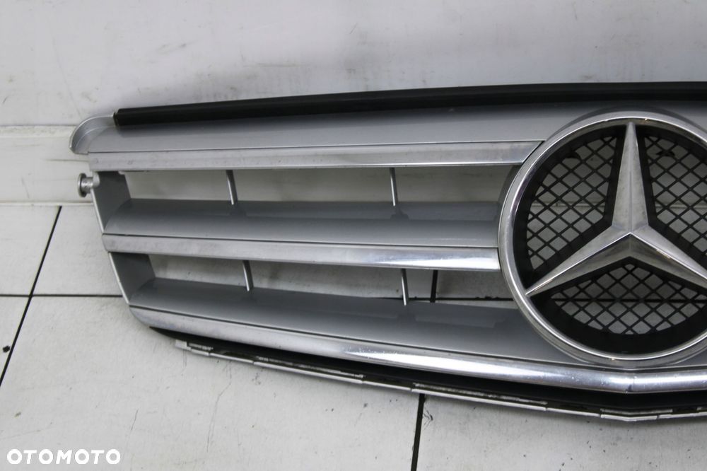 mercedes w204 lift sedan 11r- grill atrapa chłodnicy - 2