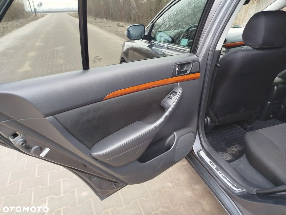 Toyota Avensis 2.2 D-4D Prestige - 20
