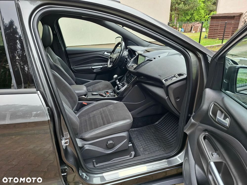 Ford Kuga 1.5 EcoBoost 2x4 ST-Line - 27