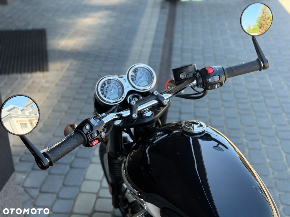 Triumph Bonneville - 7