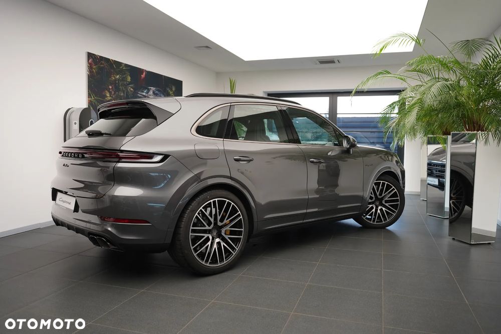 Porsche Cayenne Turbo E-Hybrid PHEV - 28