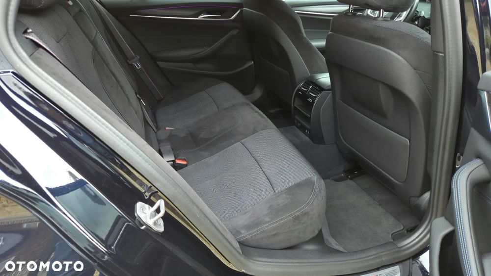 BMW Seria 5 530e xDrive M Sport sport - 31