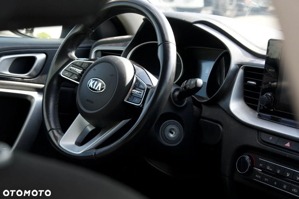 Kia Ceed - 8