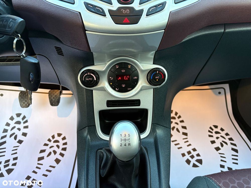 Ford Fiesta 1.4 Titanium - 38