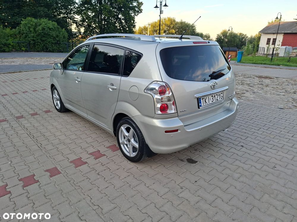 Toyota Corolla Verso 2.2 D-4D Gold - 6