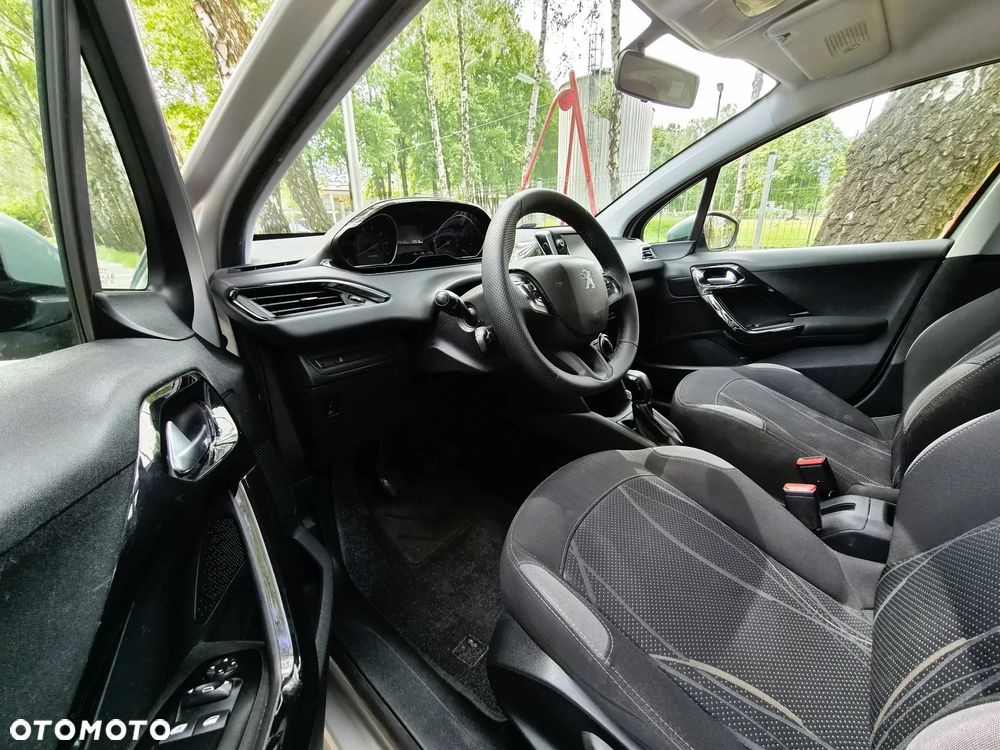 Peugeot 208 - 6