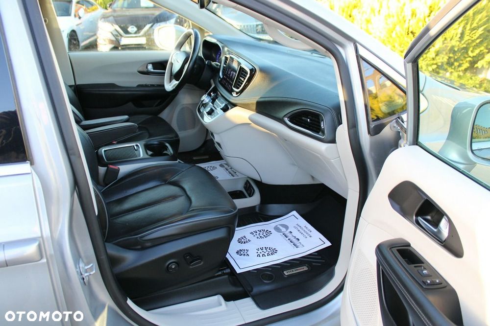 Chrysler Pacifica - 18