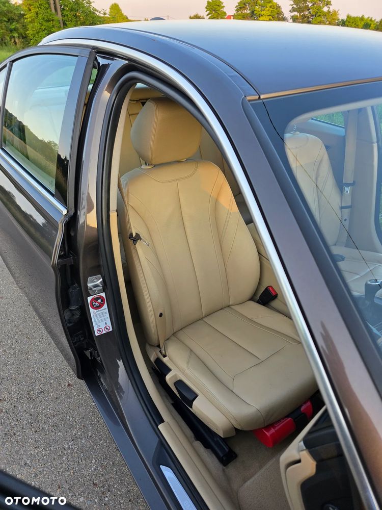 BMW Seria 3 320d xDrive - 14