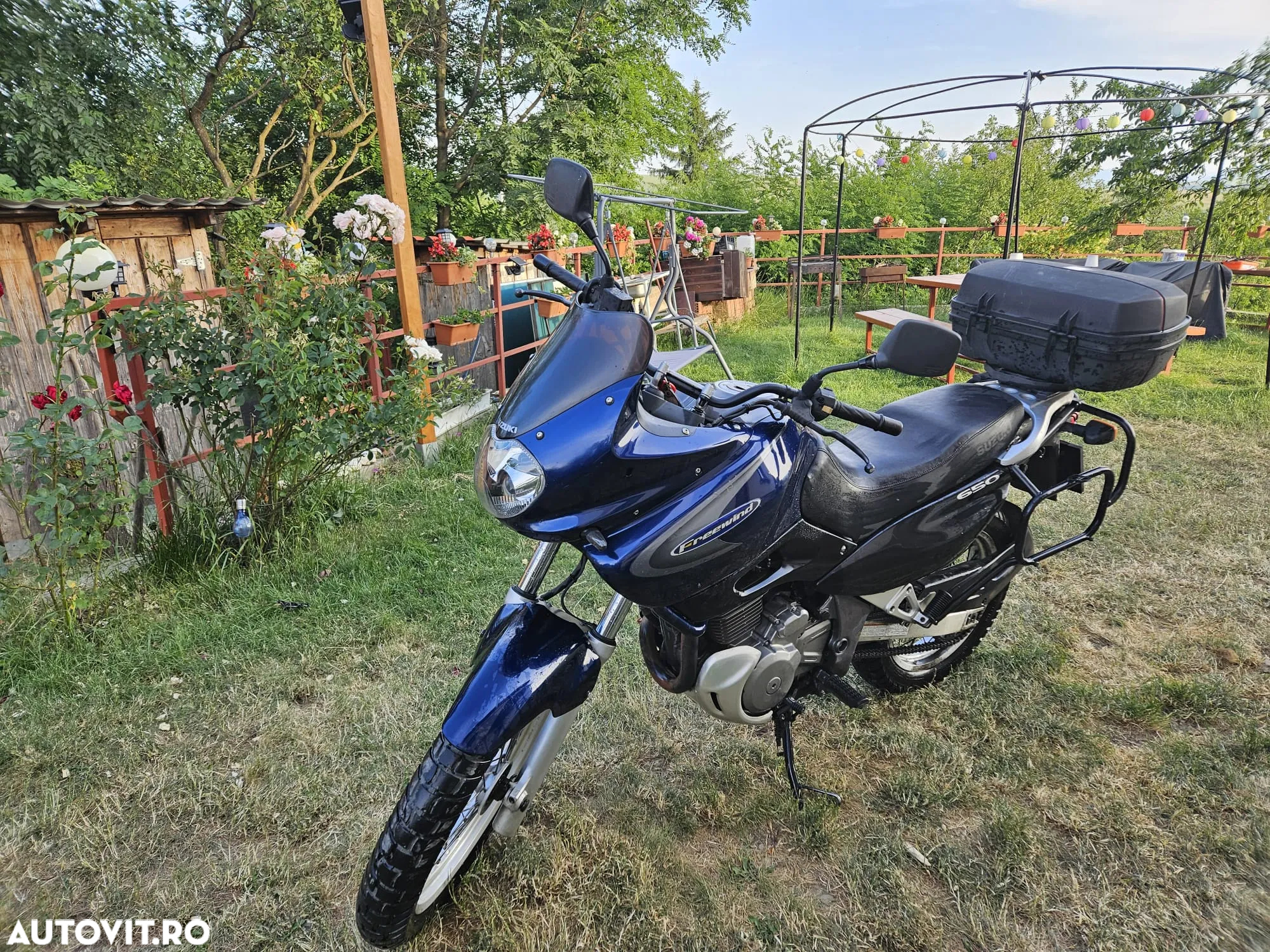 Suzuki XF 650 Freewind - 4