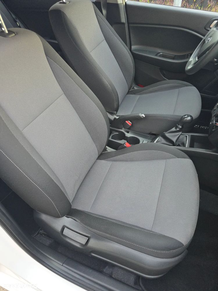Hyundai i20 - 11