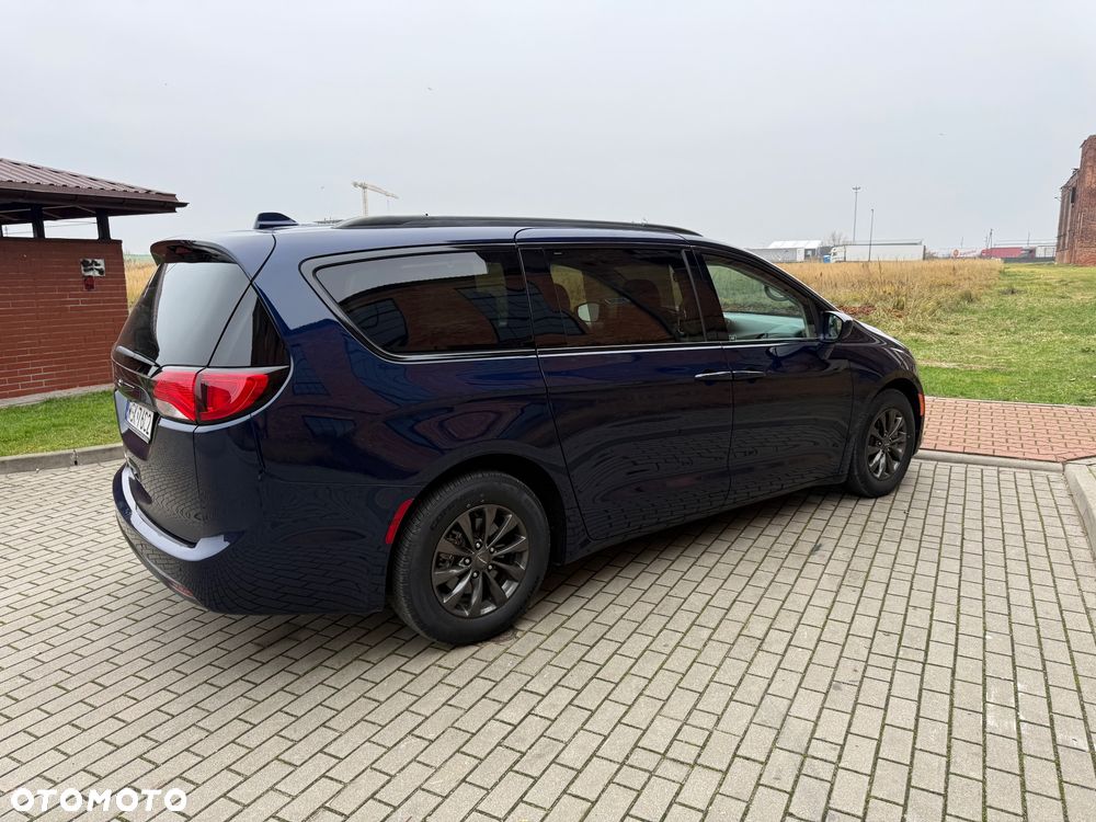 Chrysler Pacifica - 26