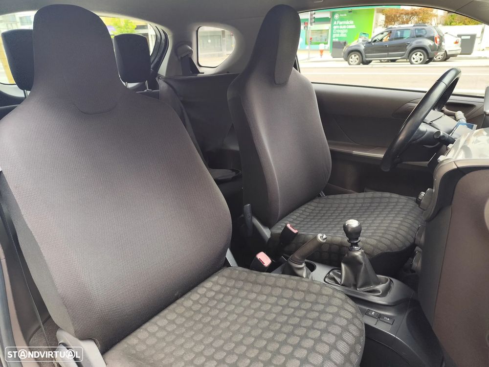 Toyota iQ 1.0 VVT-i - 15