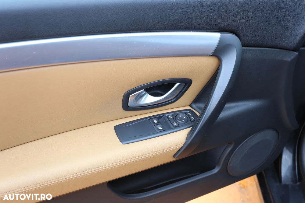 Renault Laguna Coupe dCi 180 FAP - 12